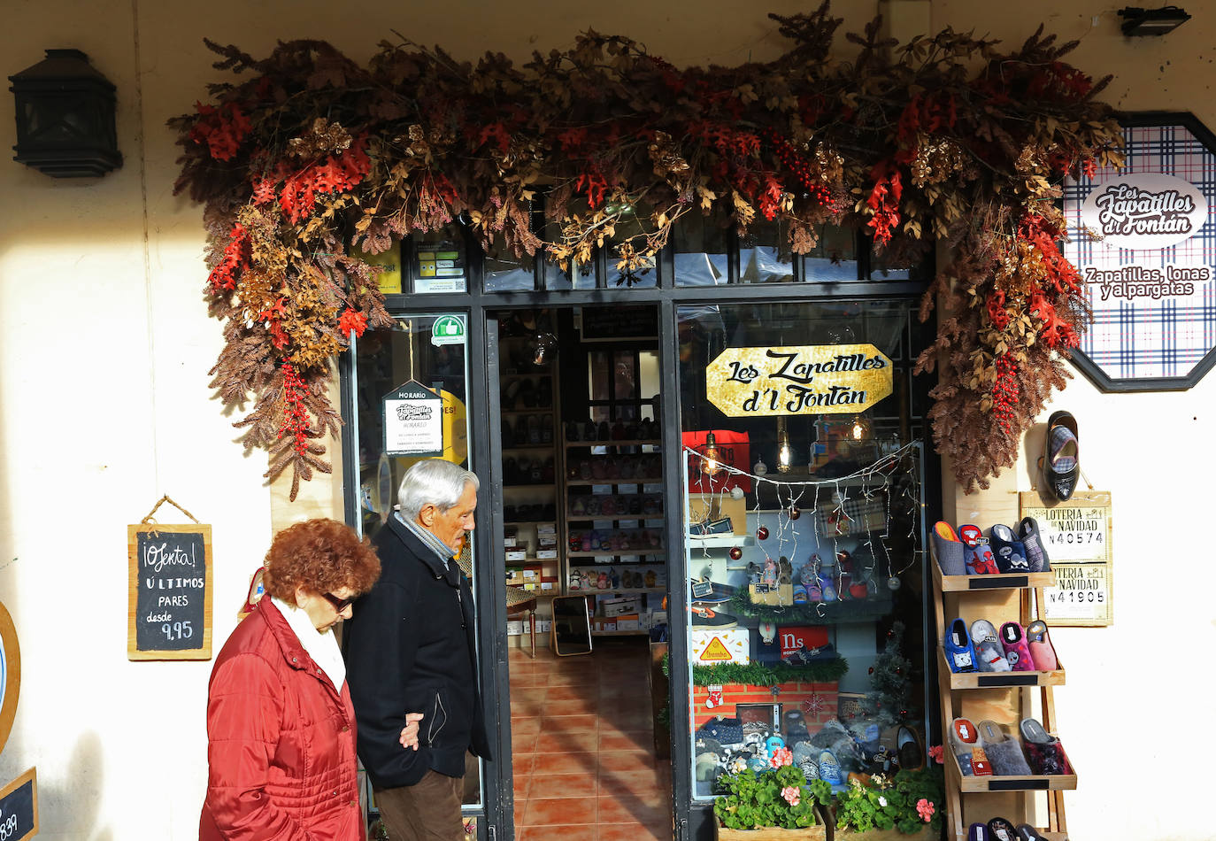 Fotos: Las luces y los adornos de Navidad que dan luz al comercio ovetense