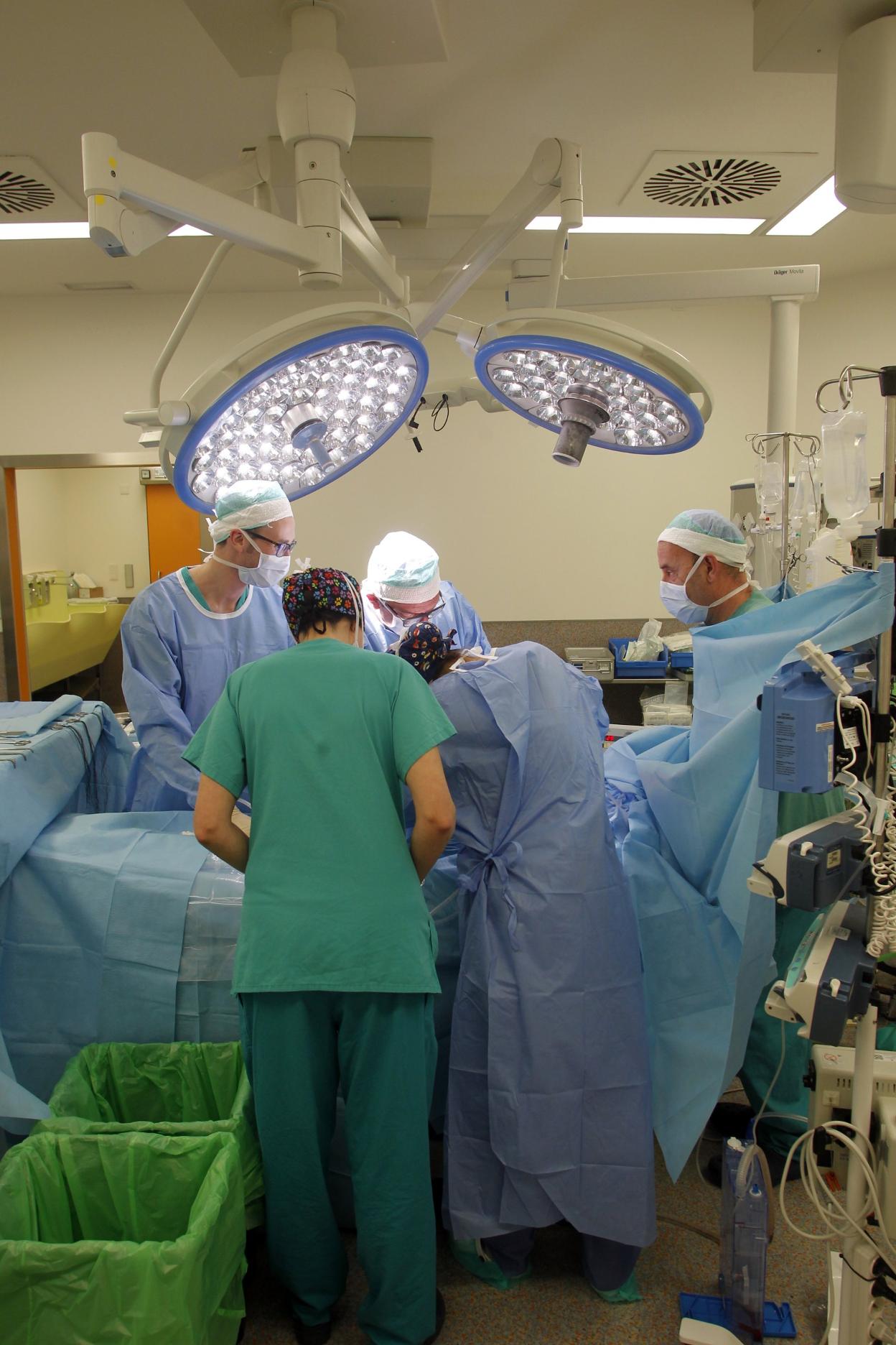 Intervención de un trasplante hepático en el HUCA. 