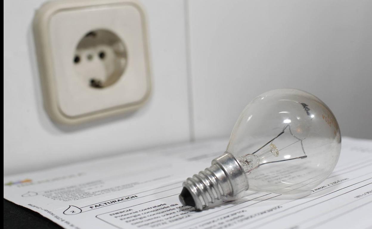 Consulta el precio de la luz por horas para este miércoles, 28 de diciembre.