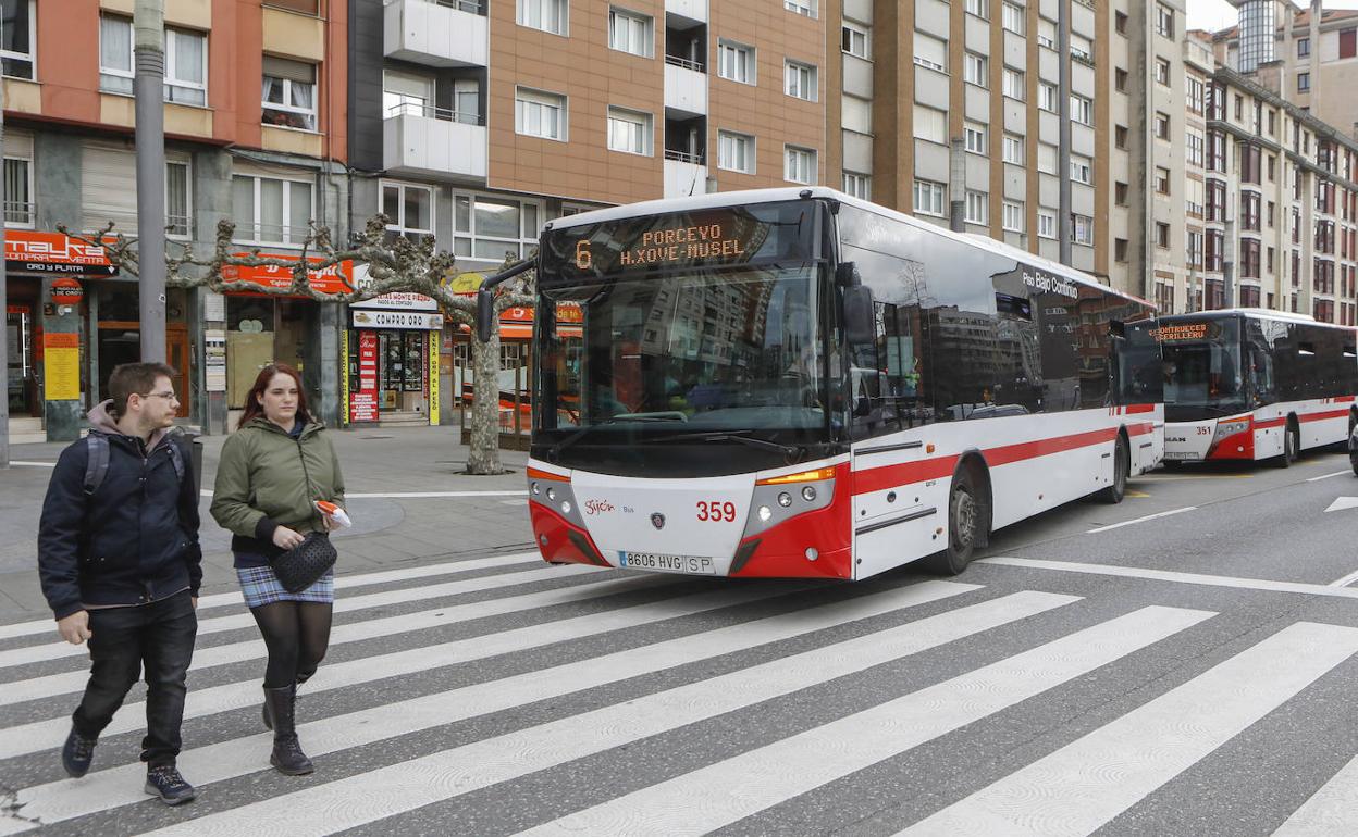 Autobuses en Gijón: Los horarios de los autobuses de EMTUSA para Nochevieja y Año Nuevo