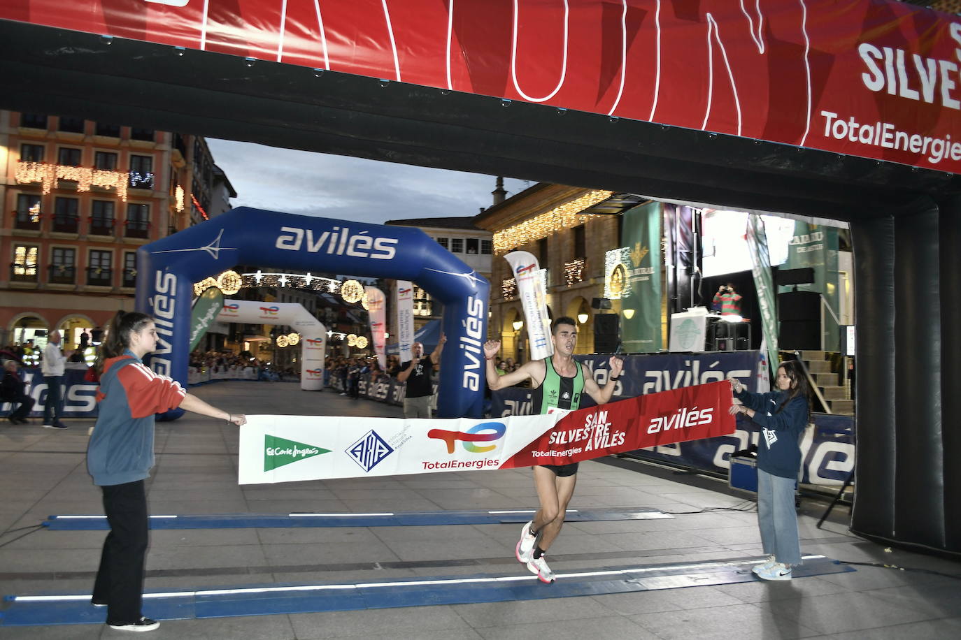 Fotos: Veinte mil asturianos a la carrera para despedir 2022