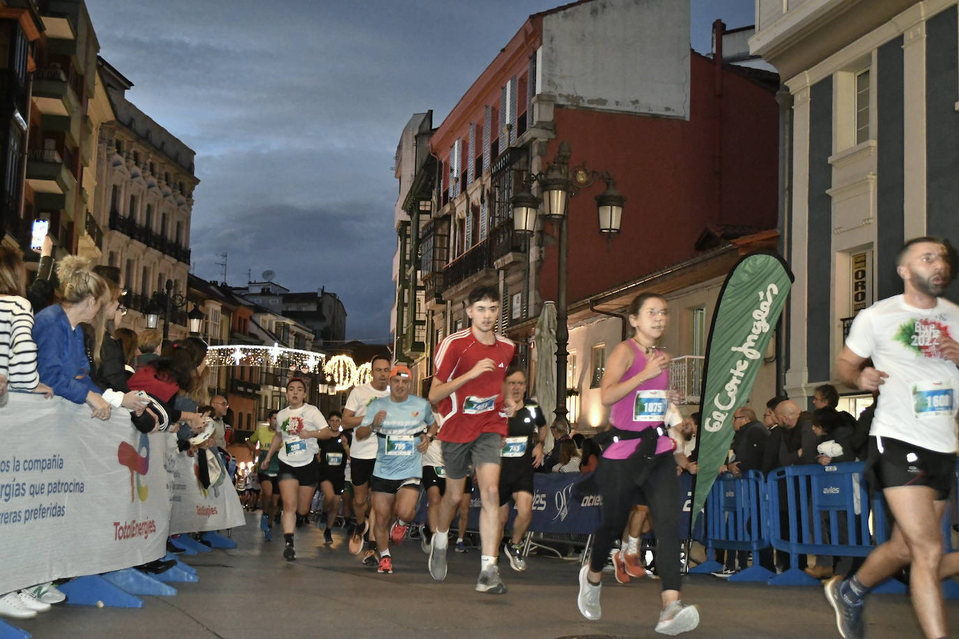 Fotos: Veinte mil asturianos a la carrera para despedir 2022