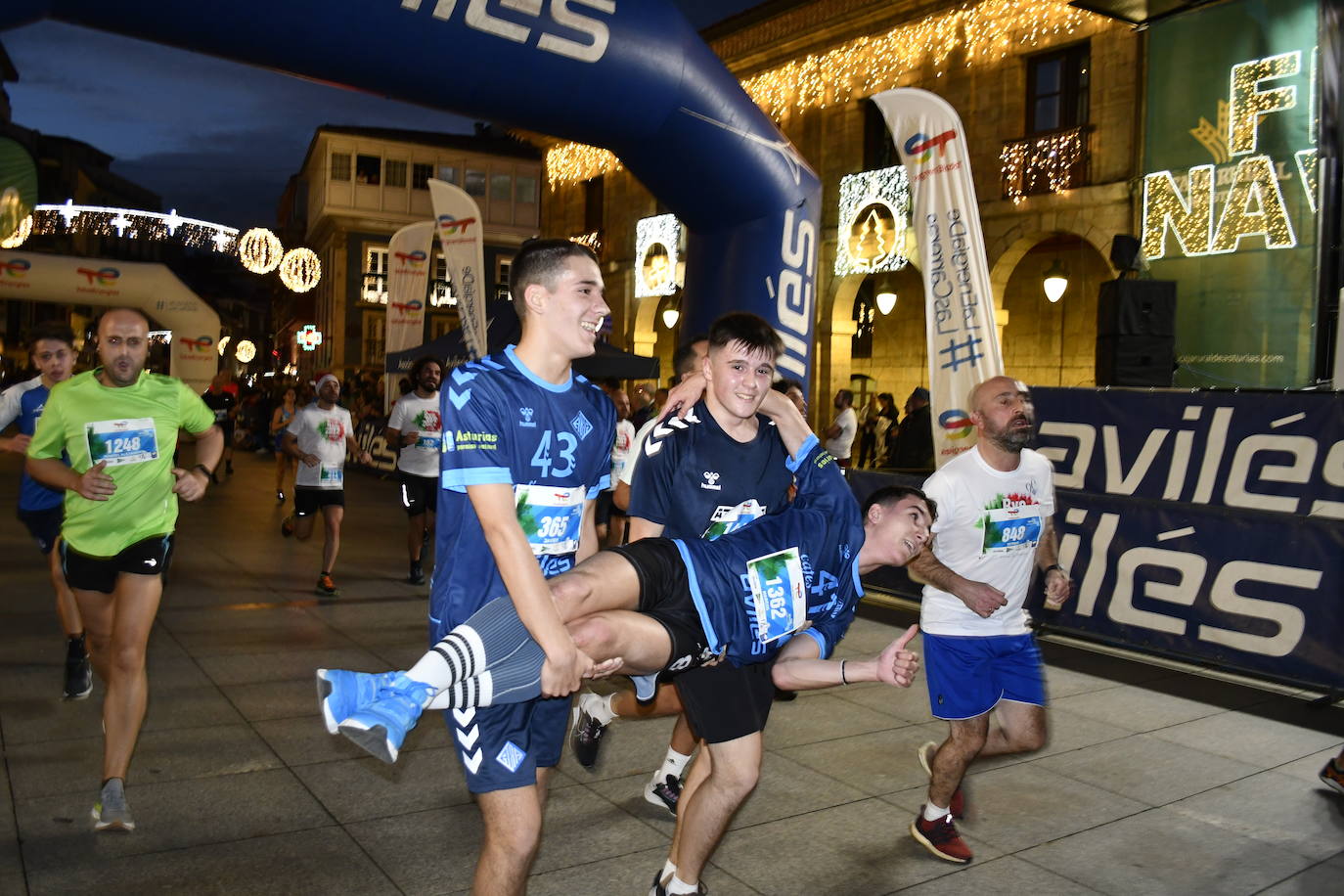 Fotos: Veinte mil asturianos a la carrera para despedir 2022