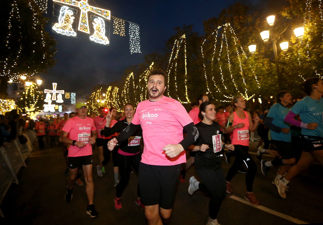 Fotos: Jaime Bueno y Mariam Benkert vencen en las calles de Oviedo