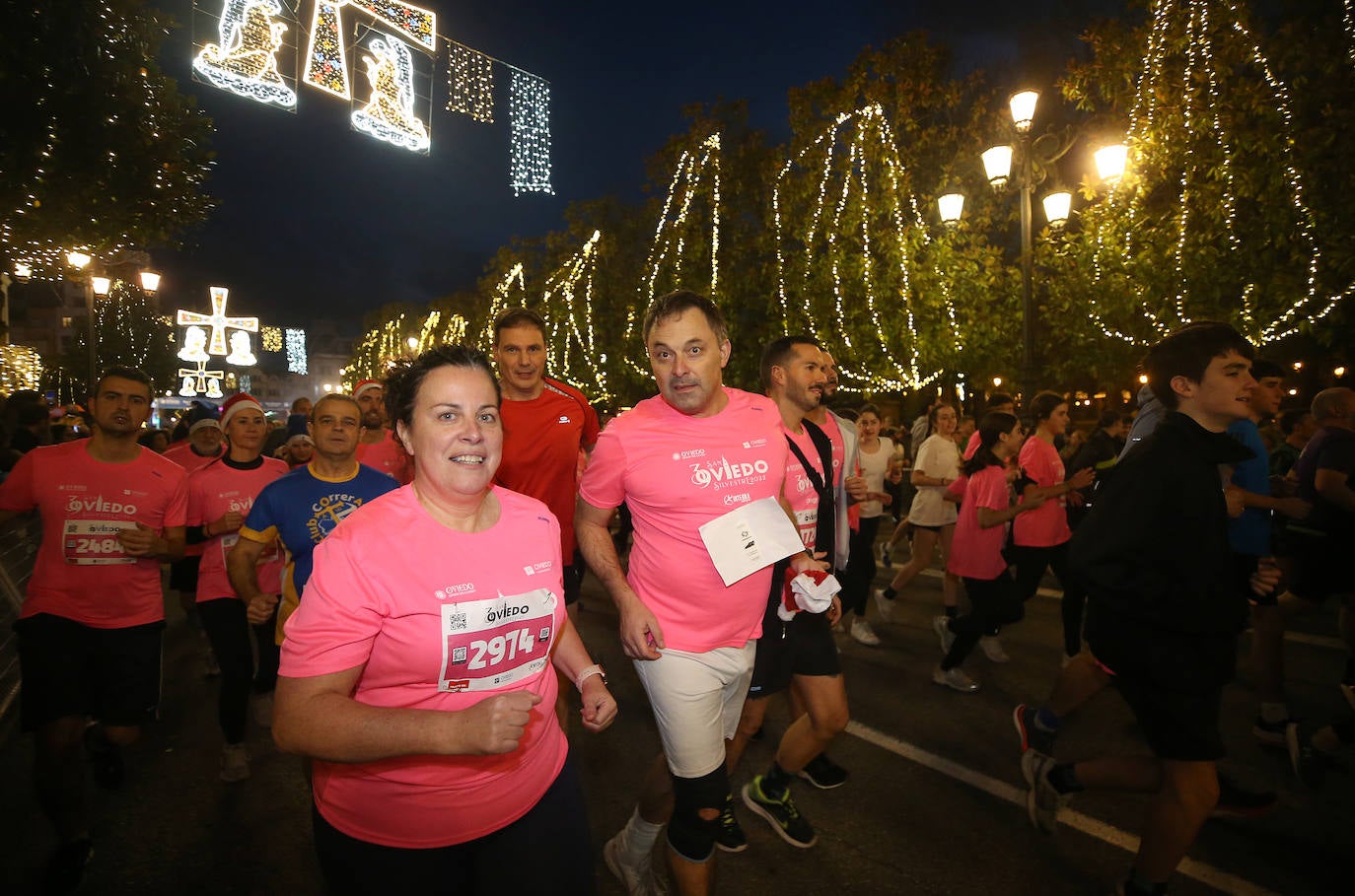 Fotos: Jaime Bueno y Mariam Benkert vencen en las calles de Oviedo