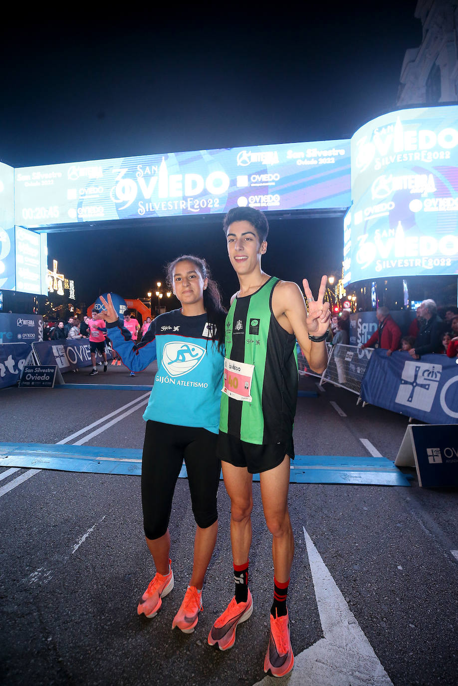 Fotos: Jaime Bueno y Mariam Benkert vencen en las calles de Oviedo