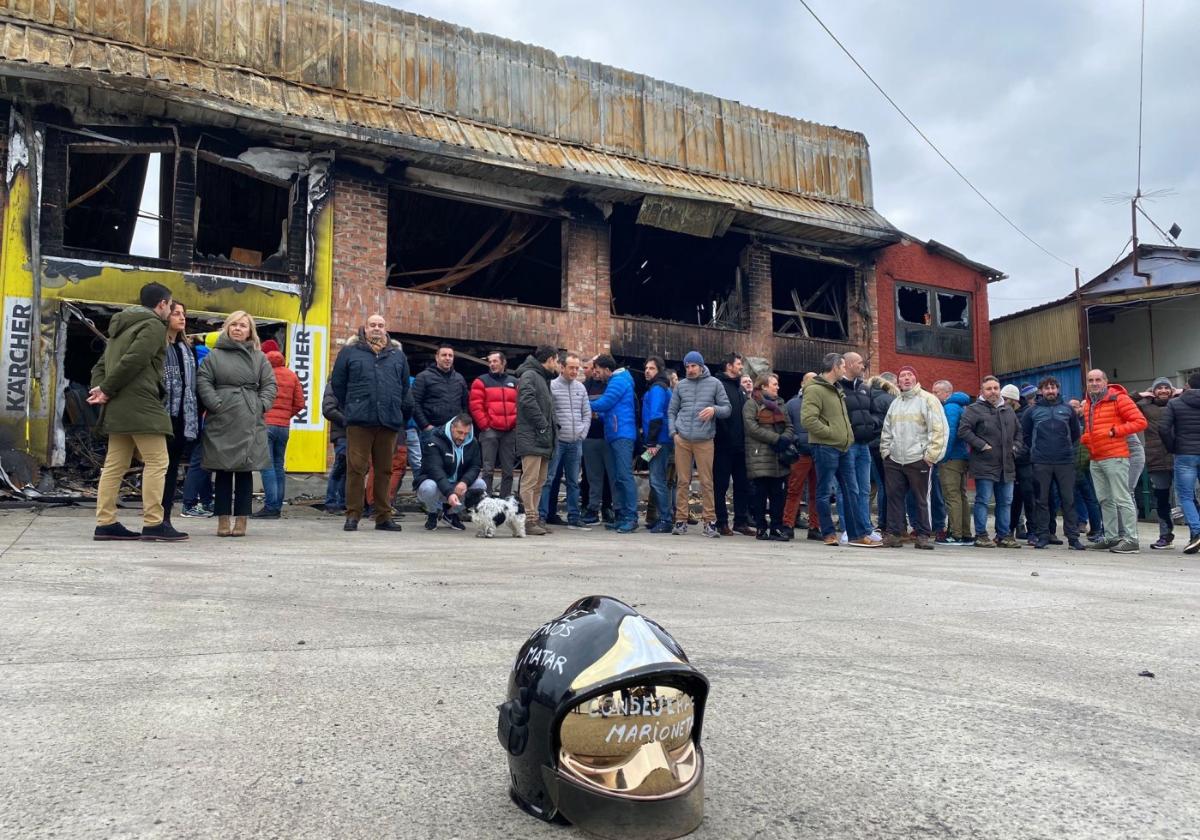 Los Bomberos concentrados en El Berrón el pasado jueves.