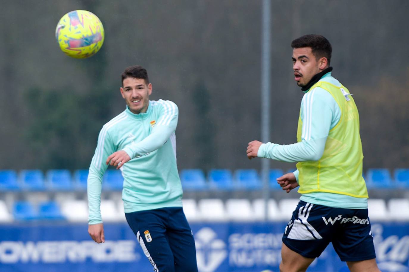 Vallejo y Mascarenhas en el entrenamiento del Real Oviedo.