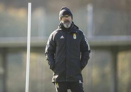 Cervera en uno de los entrenamientos del Real Oviedo.