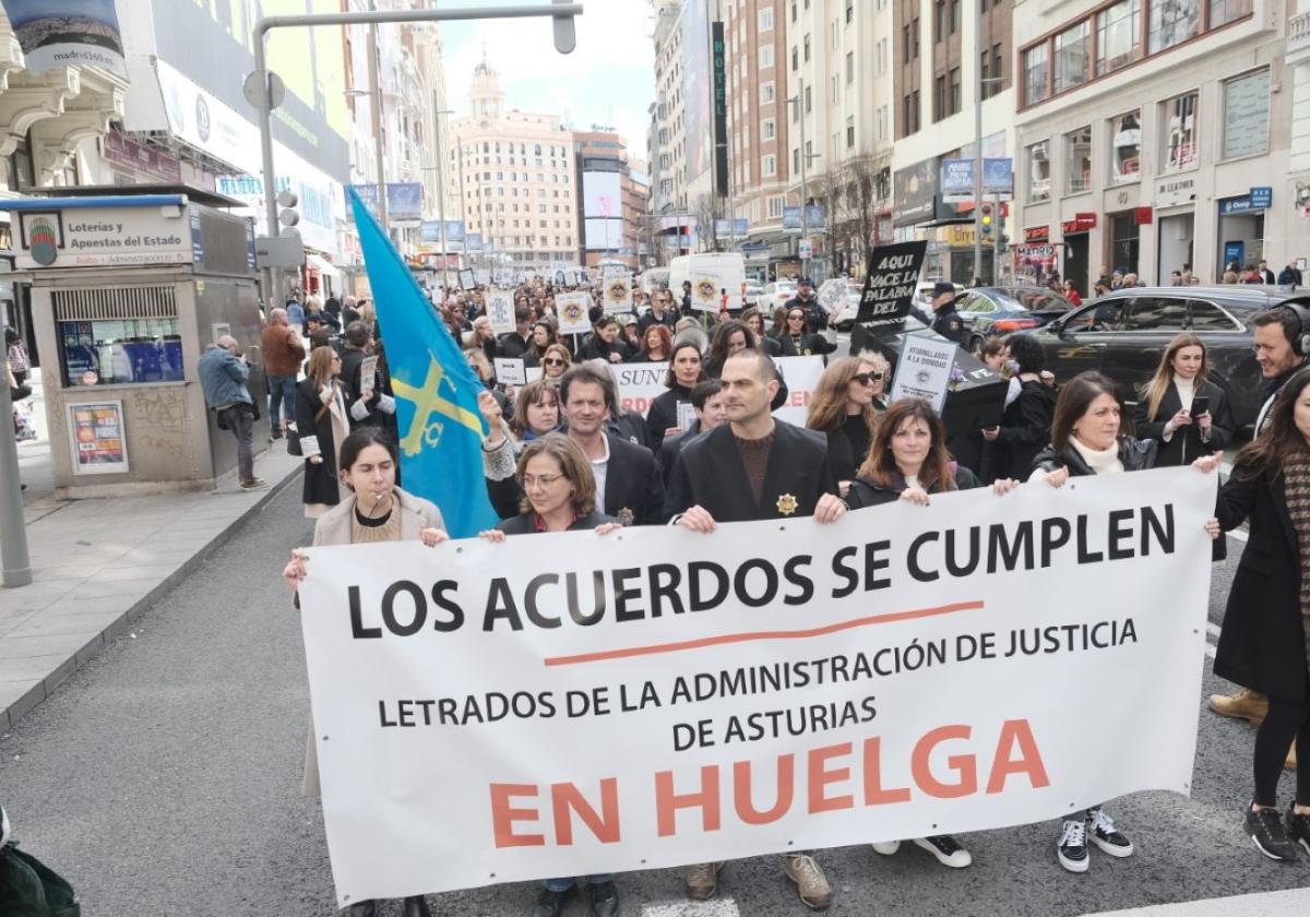 Los letrados asturianos se manifestaron en Madrid junto a sus compañeros del resto del Estado.