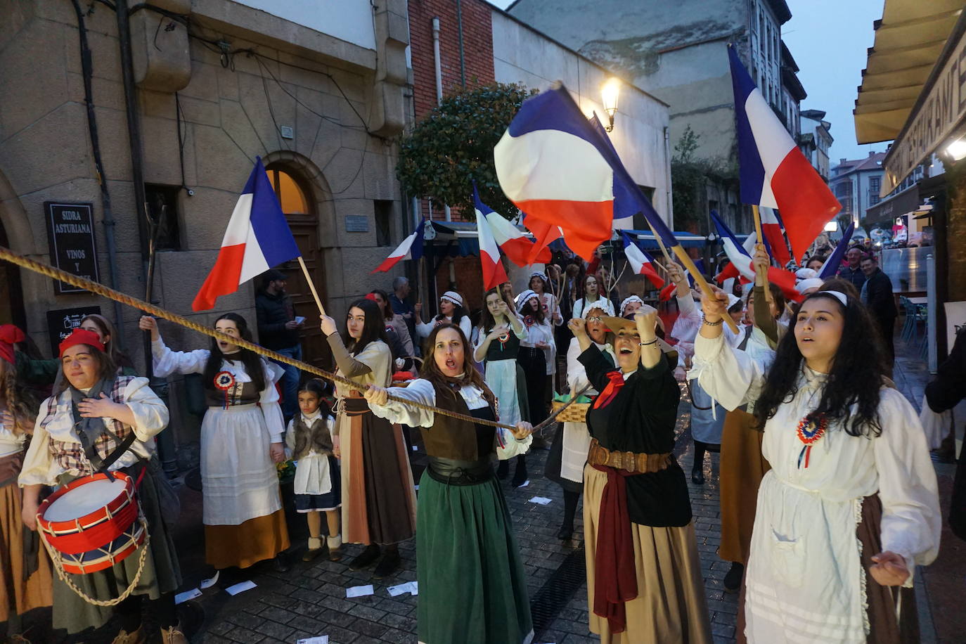 Diversión y colorido en el carnaval de Cangas de Onís