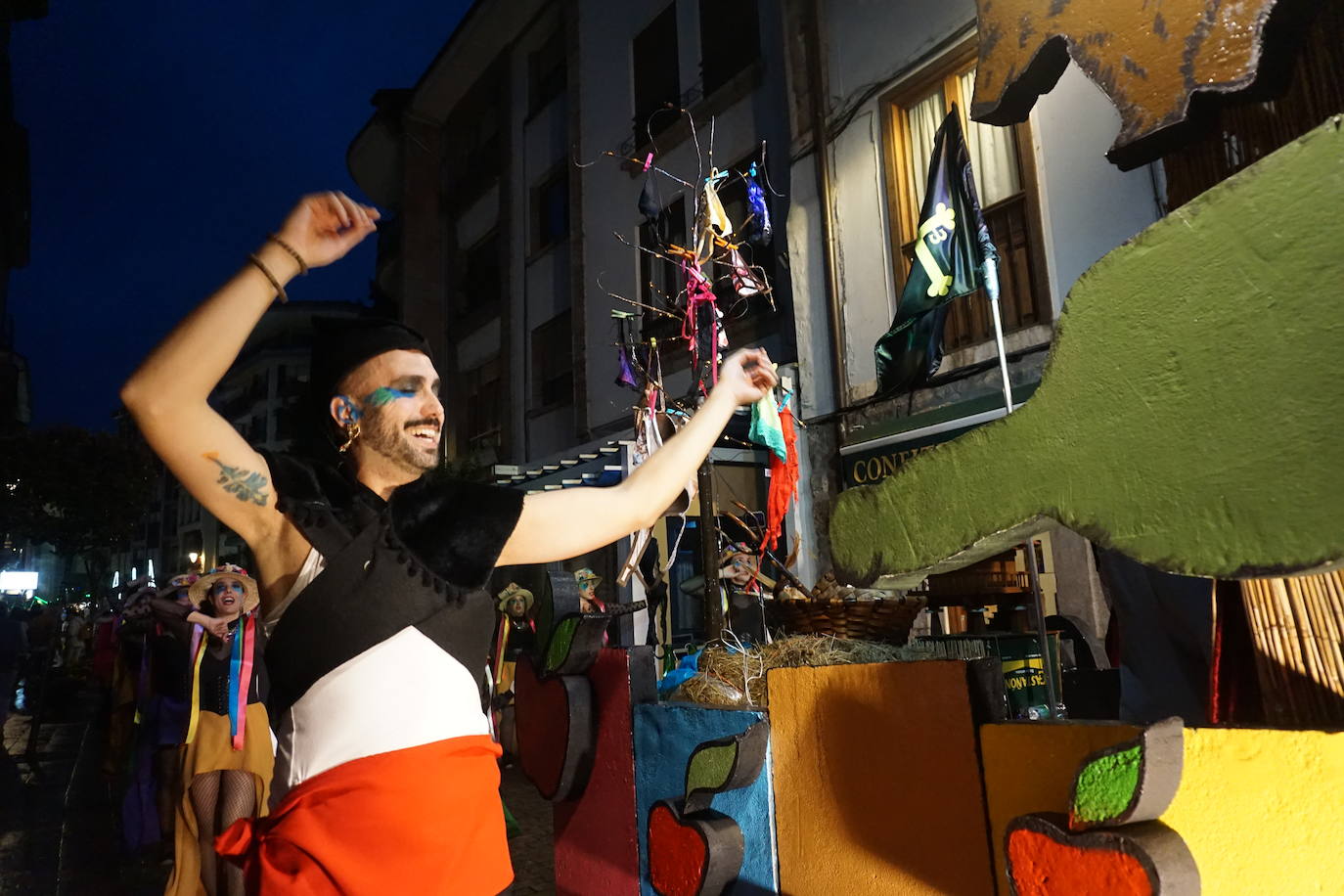 Diversión y colorido en el carnaval de Cangas de Onís