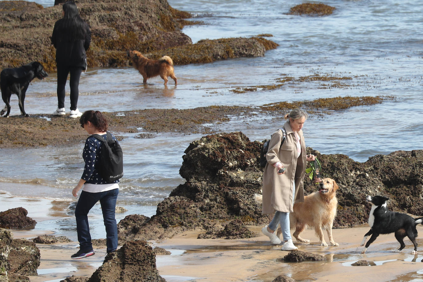 Día de playa a 25 grados en marzo