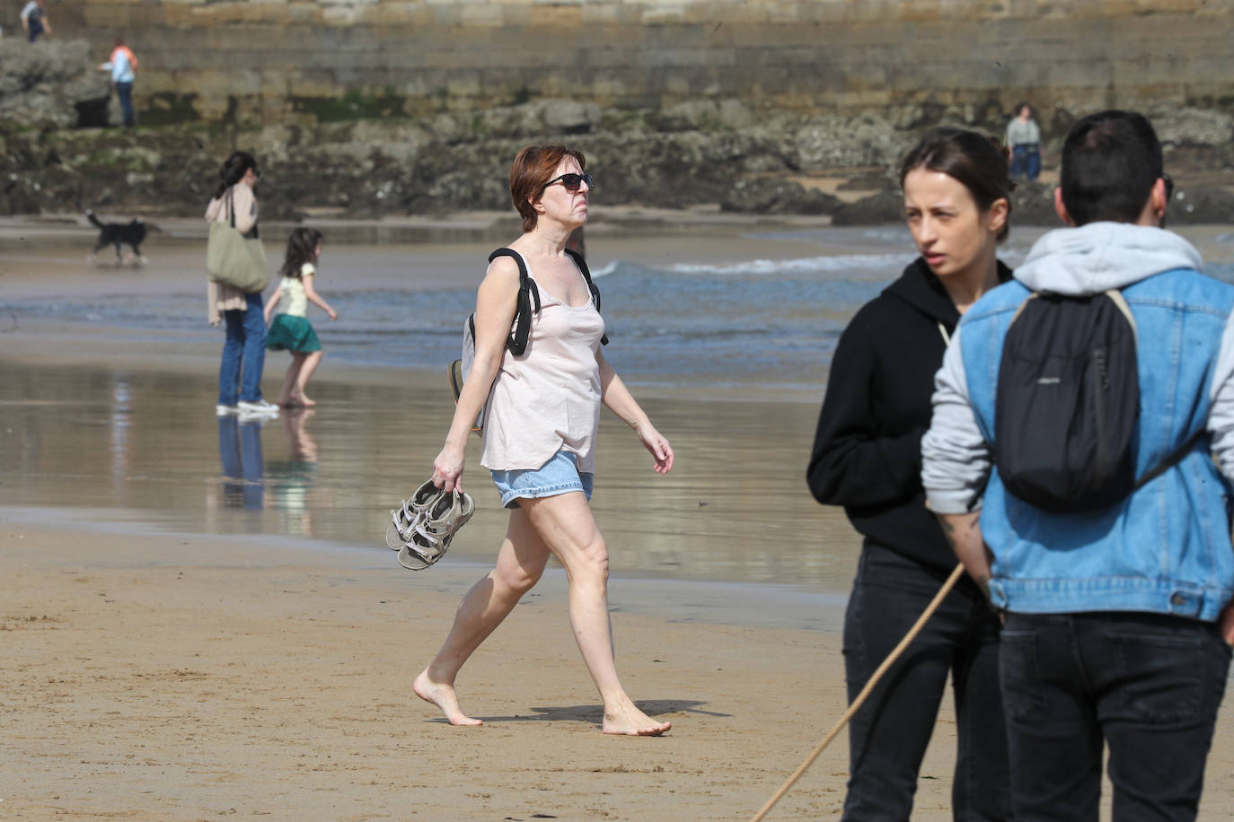 Día de playa a 25 grados en marzo