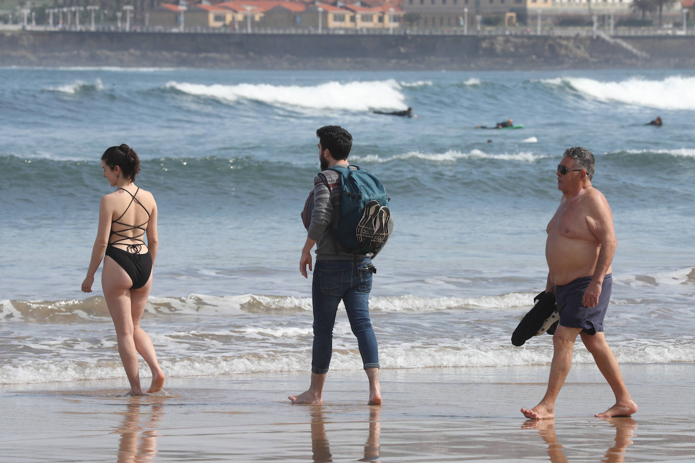 Día de playa a 25 grados en marzo