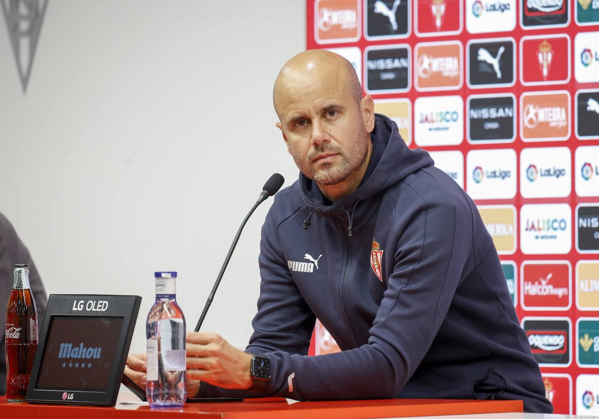 Miguel Ángel Ramírez, durante la rueda de prensa tras la derrota ante el Mirandés.