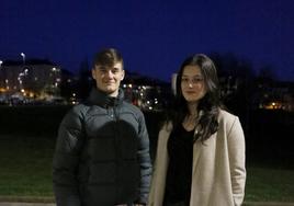 Lucía Hevia y Jorge Fernández, estudiantes de segundo de Bachillerato, participaron en un debate sobre la salud mental de los jóvenes.