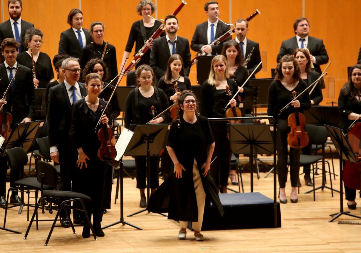 Nil Venditti, al frente de la Orquesta de Cámara de París.