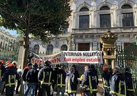 Los Bomberos del Sepa que se han manifestado hoy frente a la Junta General del Principado.