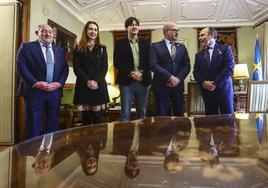 Por la izquierda, Antonio Fueyo, Cristina González, Borja Sánchez, Domènec Espriu e Ignacio Villaverde.