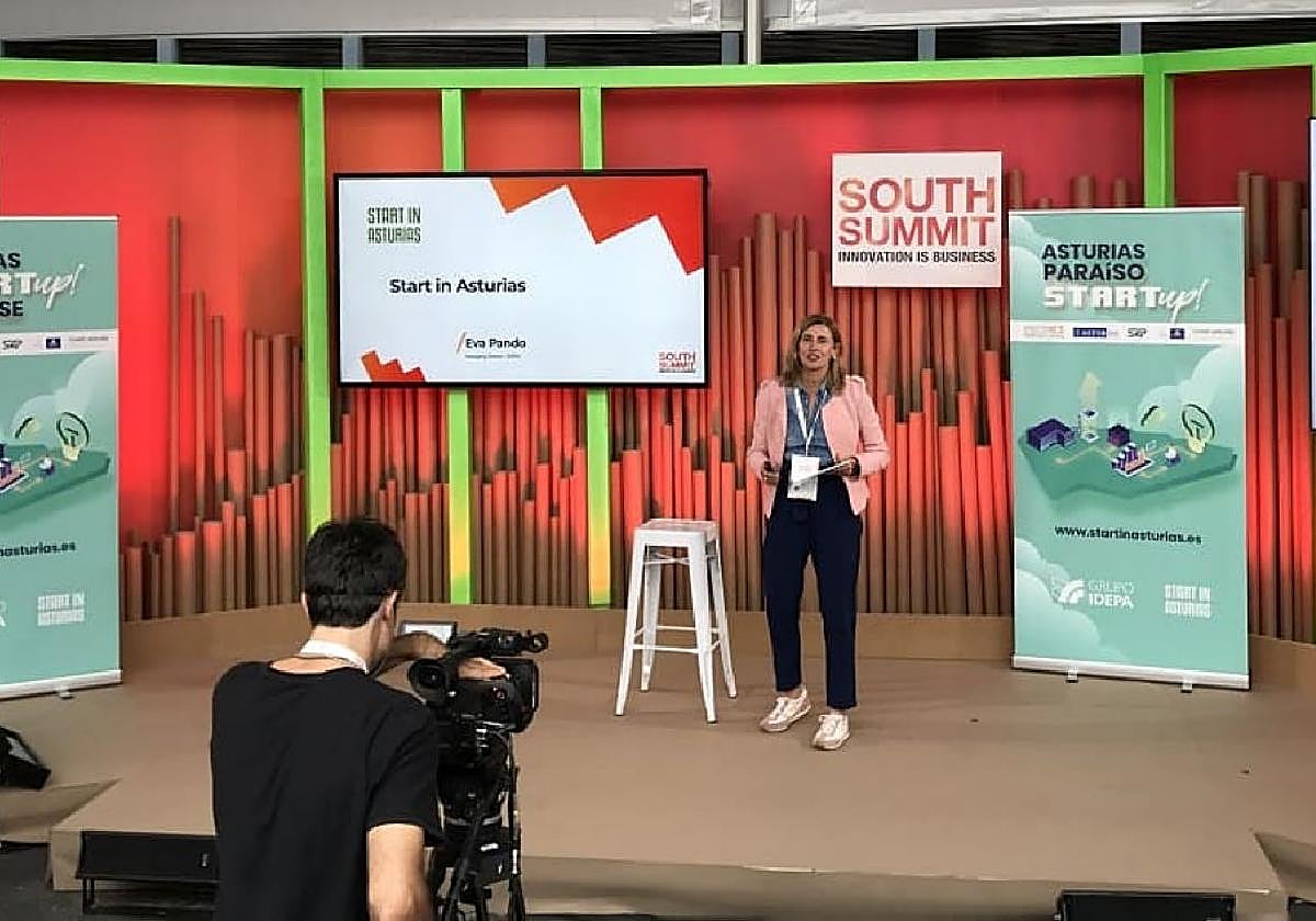 Eva Pando, Directora General del IDEPA presentando la iniciativa Start in Asturias en South Summit.
