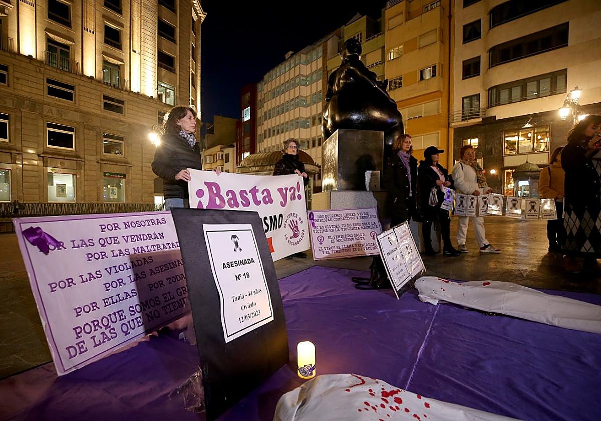 Las Mujeres de la Escandalera, anteayer, concentradas por el                             crimen de Tatiana.