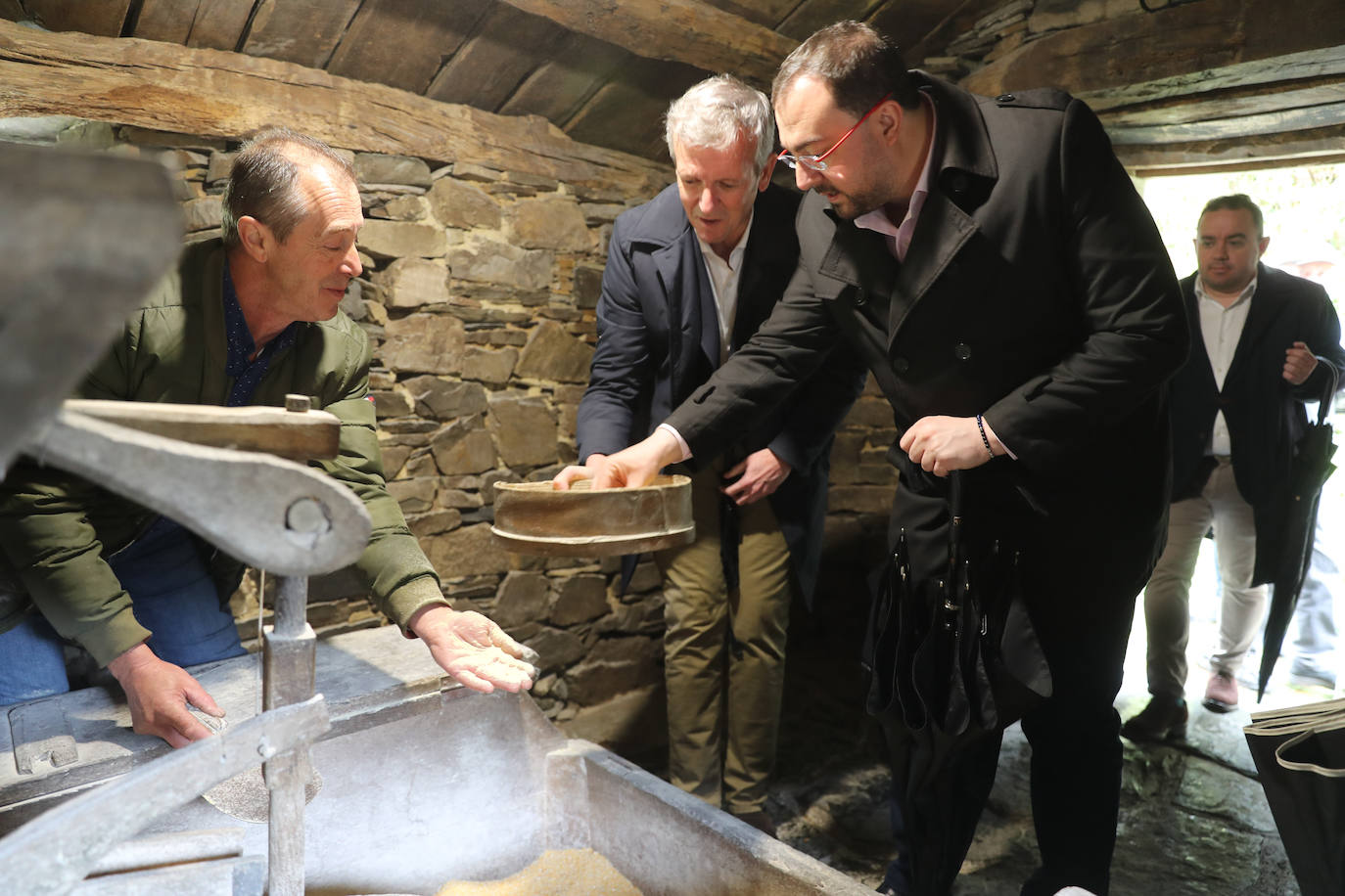 Asturias y Galicia, unidas en Taramundi contra la despoblación