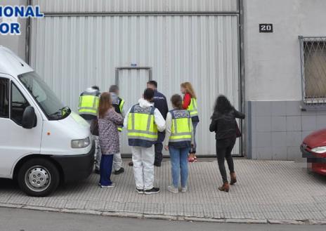 Imagen secundaria 1 - Tres hombres semiesclavizados en las naves de marihuana de Tremañes