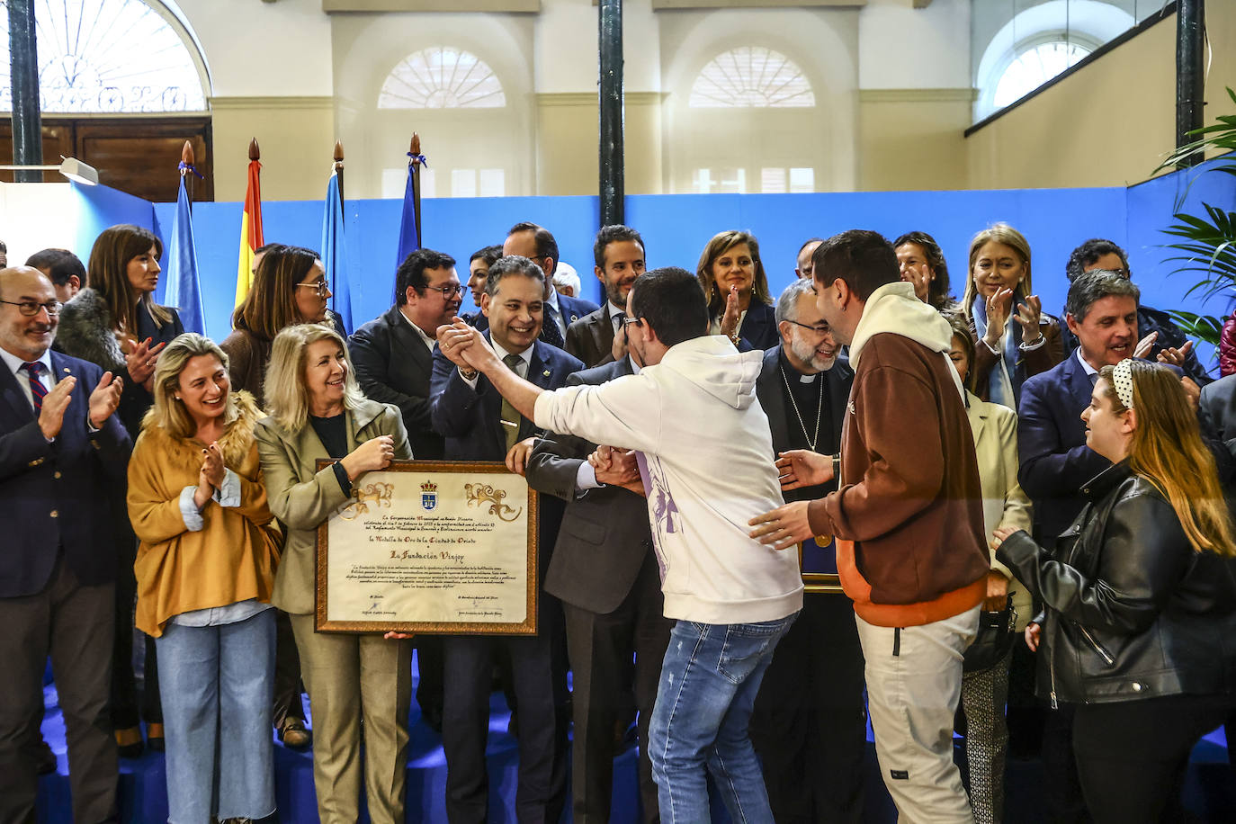 Oviedo reconoce a la Fundación Vinjoy