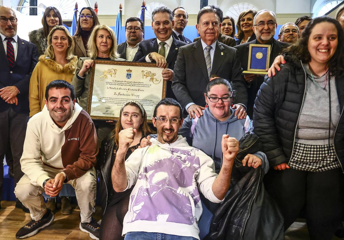 Un momento de la entrega de la medalla de oro.