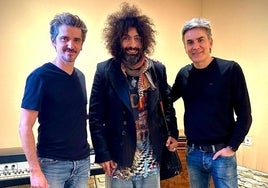 David San José, Ara Malikian y Nando Agüeros, en el estudio de grabación.