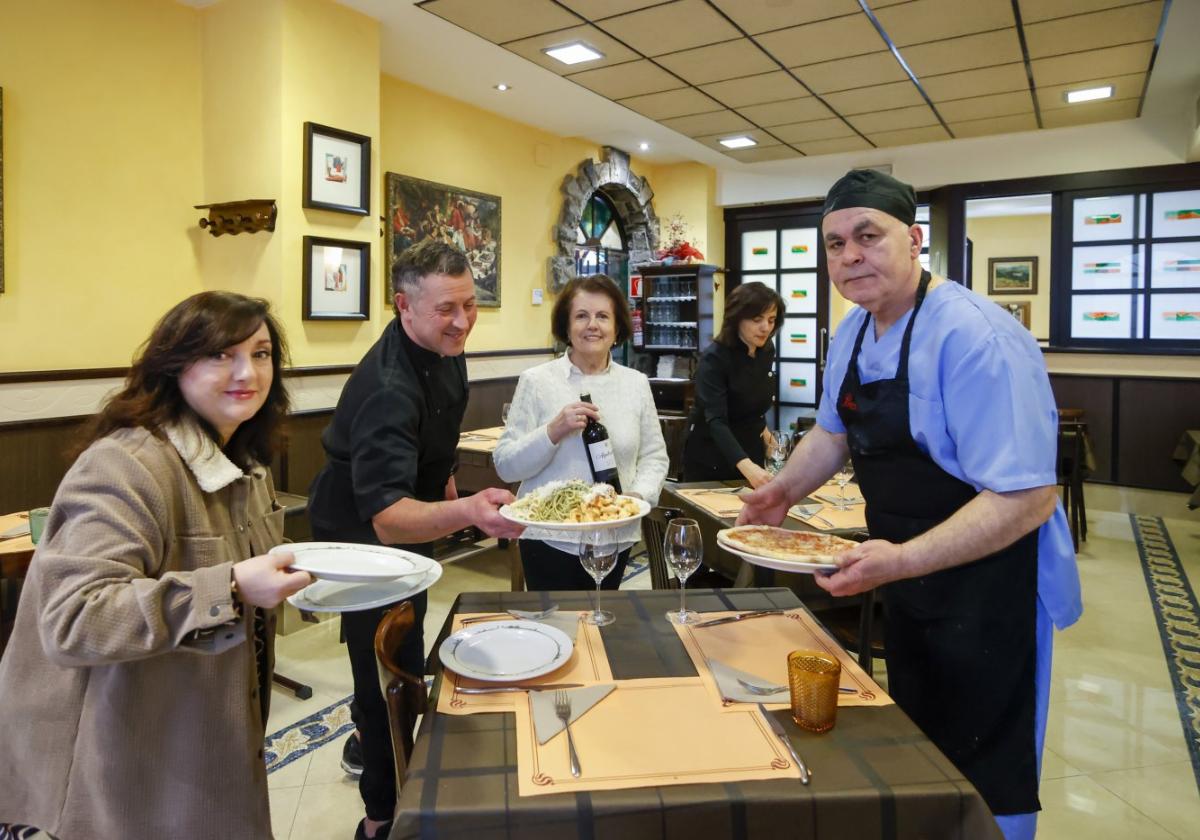 El equipo de la pizzería Toscana.