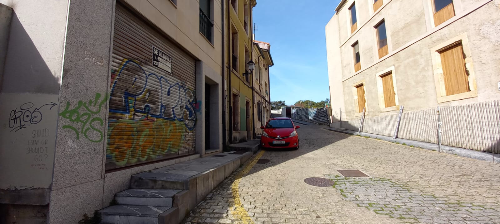 Las pintadas degradan el barrio histórico de Cimavilla