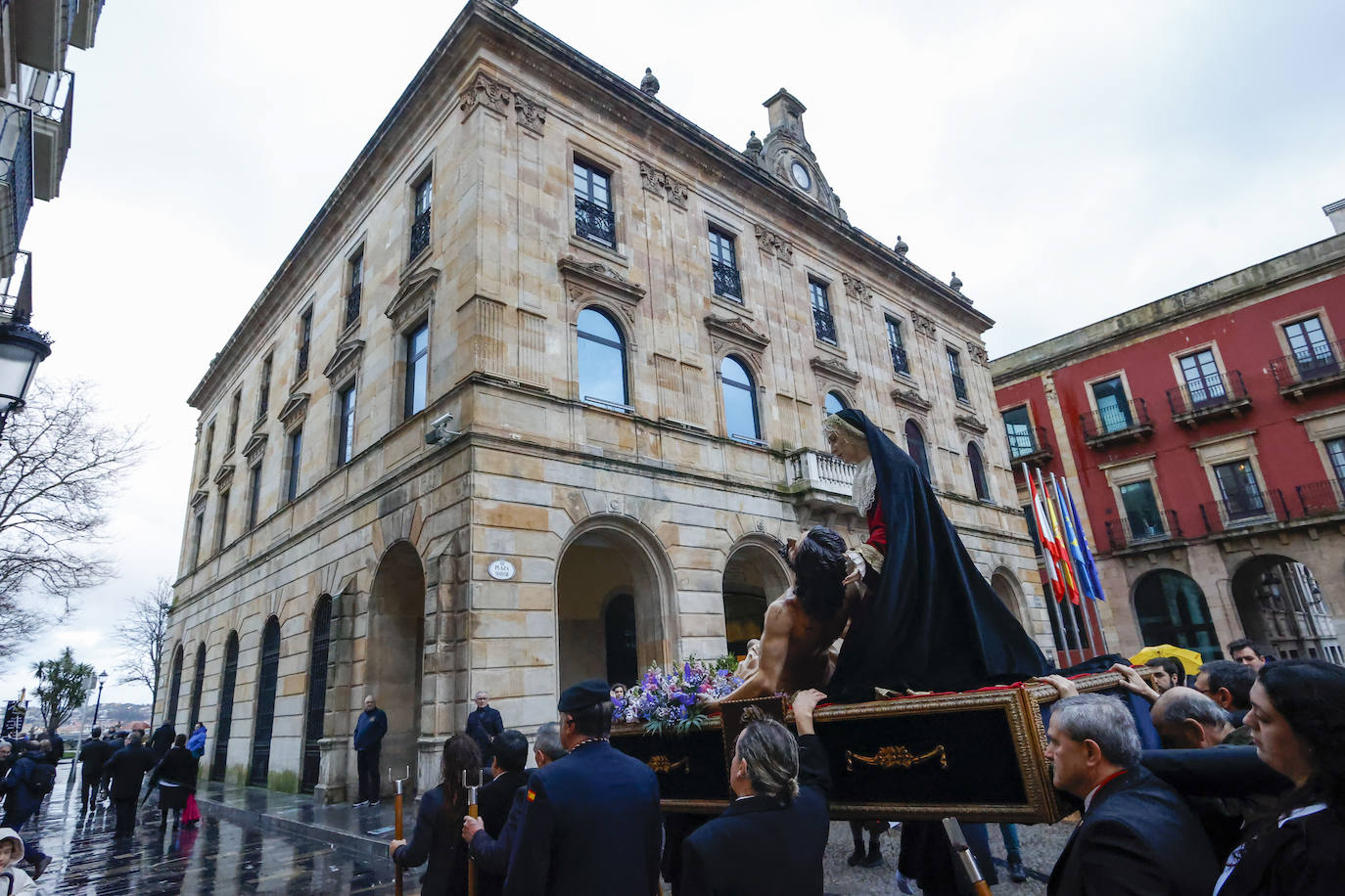 El traslado de la imagen de La Piedad anticipa las procesiones