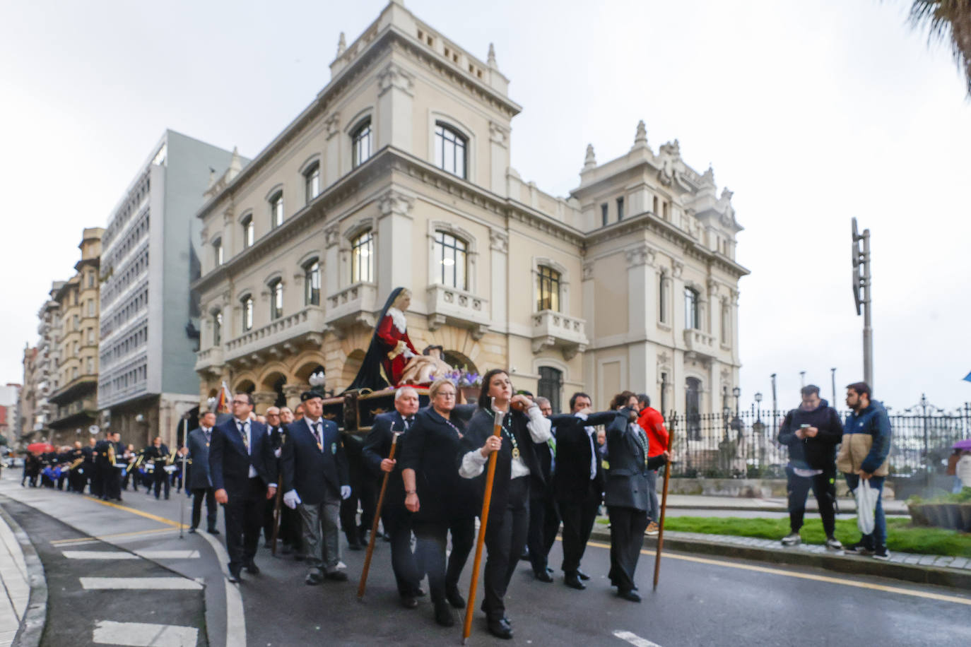 El traslado de la imagen de La Piedad anticipa las procesiones