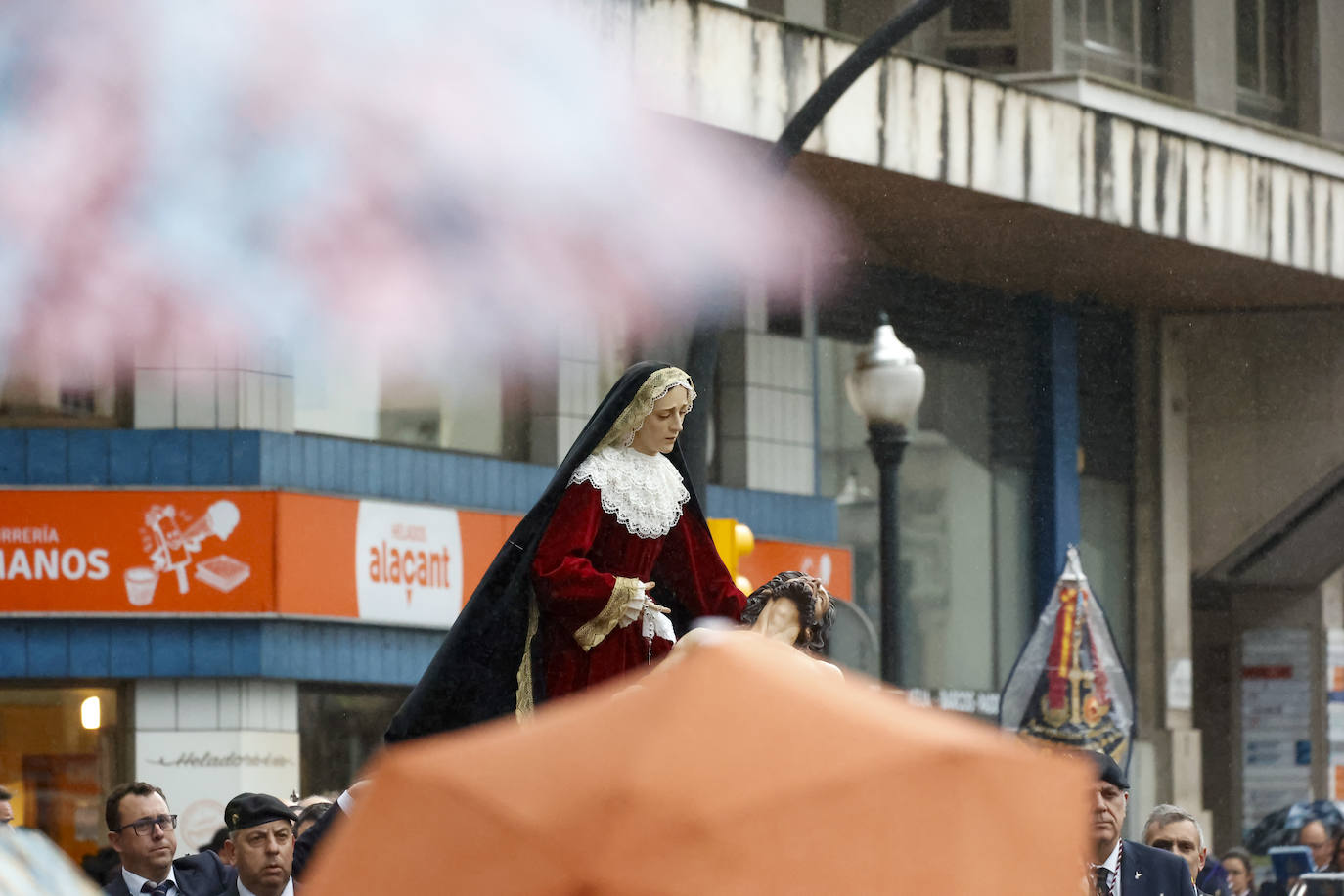 El traslado de la imagen de La Piedad anticipa las procesiones