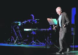 Víctor Manuel San José, durante el primero de los tres conciertos que este fin de semana ofrecerá en el Centro Niemeyer de Avilés.