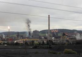 Incendio del horno alto 'A' en la planta gijonesa de Arcelor este miércoles.