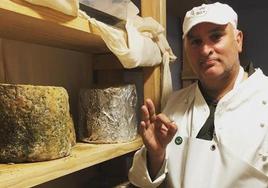 José Andrés, en una visita a una quesería.