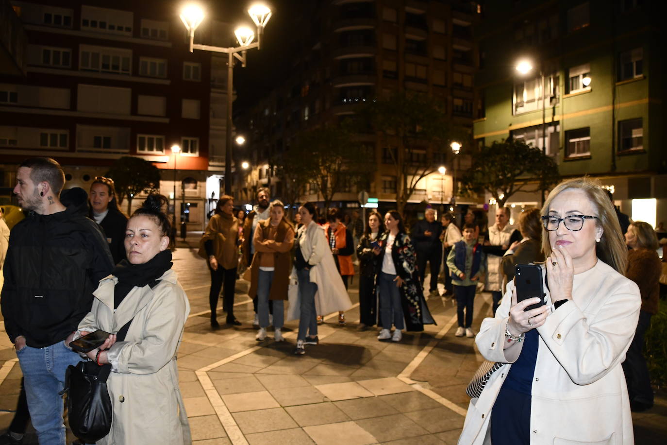 Adiós a Zara en Avilés entre aplausos y lágrimas