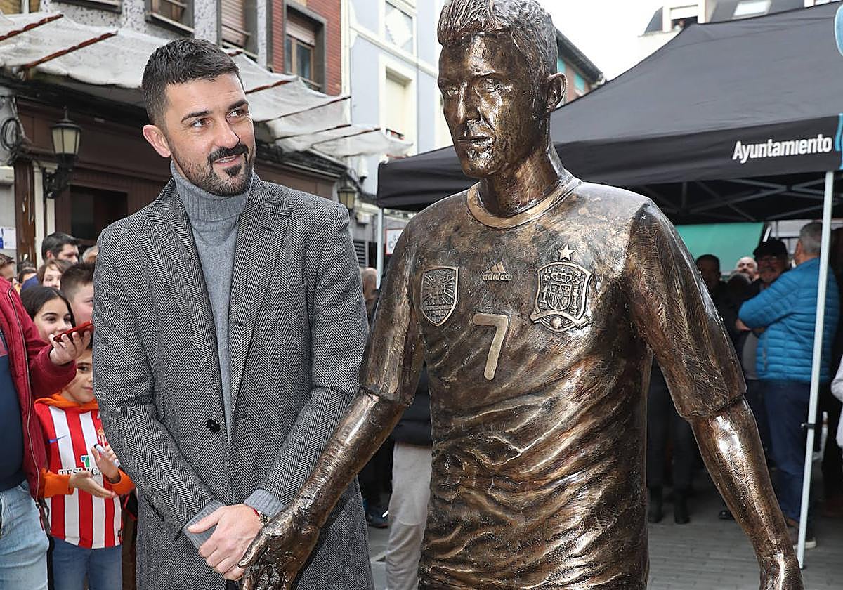 David Villa, en la inauguración de su estatua en La Felguera el pasado diciembre.
