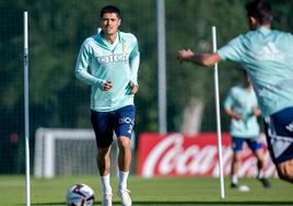 Hugo Rama en el entrenamiento del Real Oviedo.