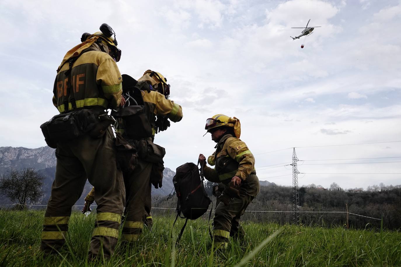 La dura lucha contra el fuego en Asturias