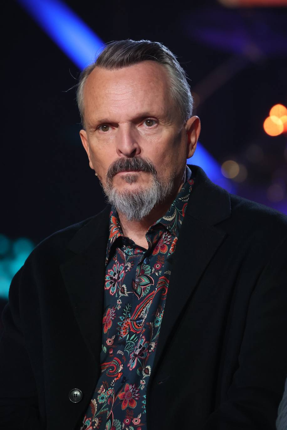 A través de sus redes sociales. Así anunciaba en 2011 Miguel Bosé que se había convertido en padre de gemelos, nacidos a través de un vientre de alquiler en Estados Unidos. Los gemelos llegaban poco antes de cumplir los 55 años y poco más de dos años después contaba en una revista que no era padre de dos, sino de cuatro niños. Por entonces se desconocía que Nacho Palau era su pareja, algo que se sabría en 2018. 