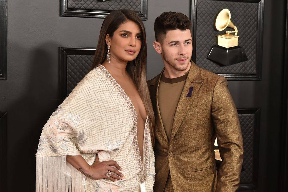 En enero de 2022 el matrimonio formado por la actriz Priyanka Chopra y el cantante Nick Jonas anunciaron que habían sido padres por vientre de alquiler.