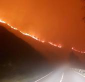 Intensa noche contra el fuego en Valdés