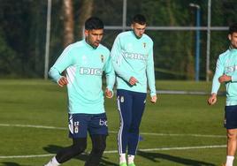 Juanfran, jugador del Real Oviedo, en uno de los entrenamientos del equipo.