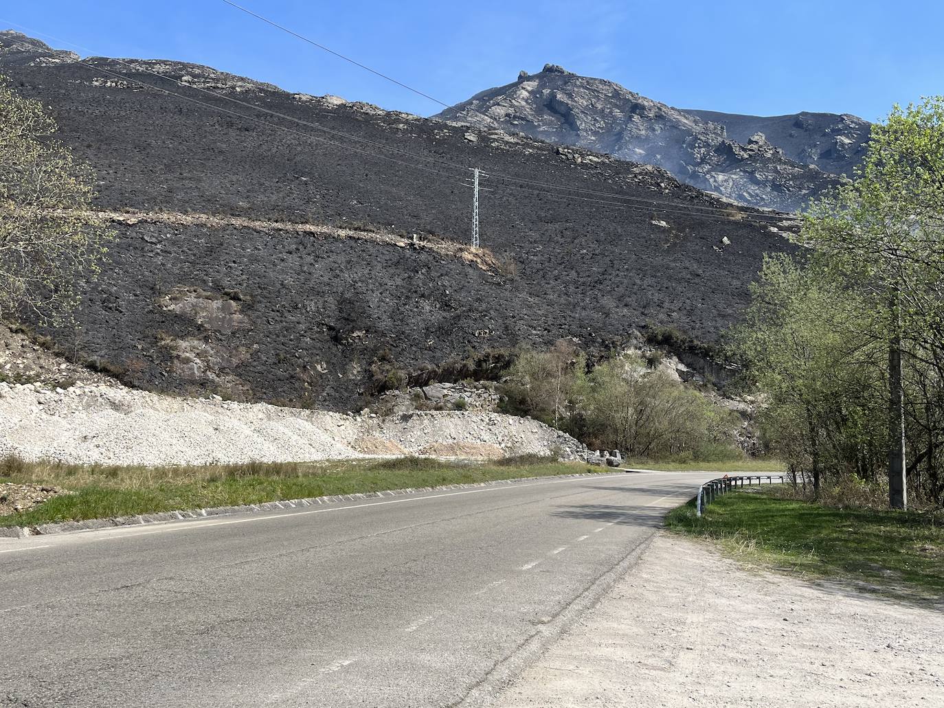 El fuego devasta Asturias