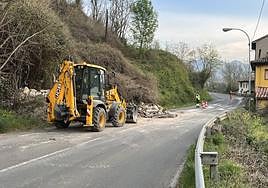 La carretera AS-375, donde tuvo lugar el accidente esta madrugada, esta mañana.