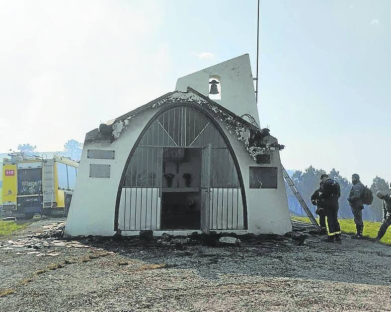 Ermita de Aristébano, afectada por las llamas.